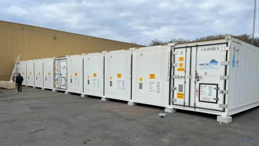 Instalación de contenedores modulares de almacenamiento en frío que forman una unidad SuperStore.