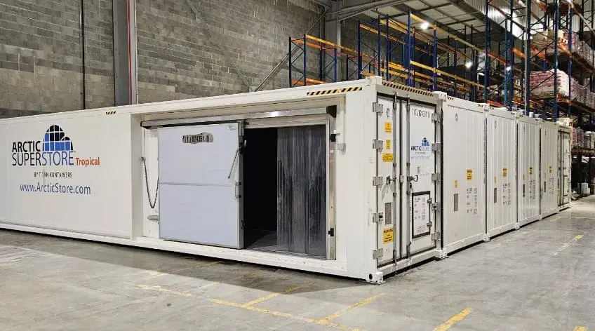 Instalación de contenedores modulares de almacenamiento en frío que forman una unidad SuperStore.